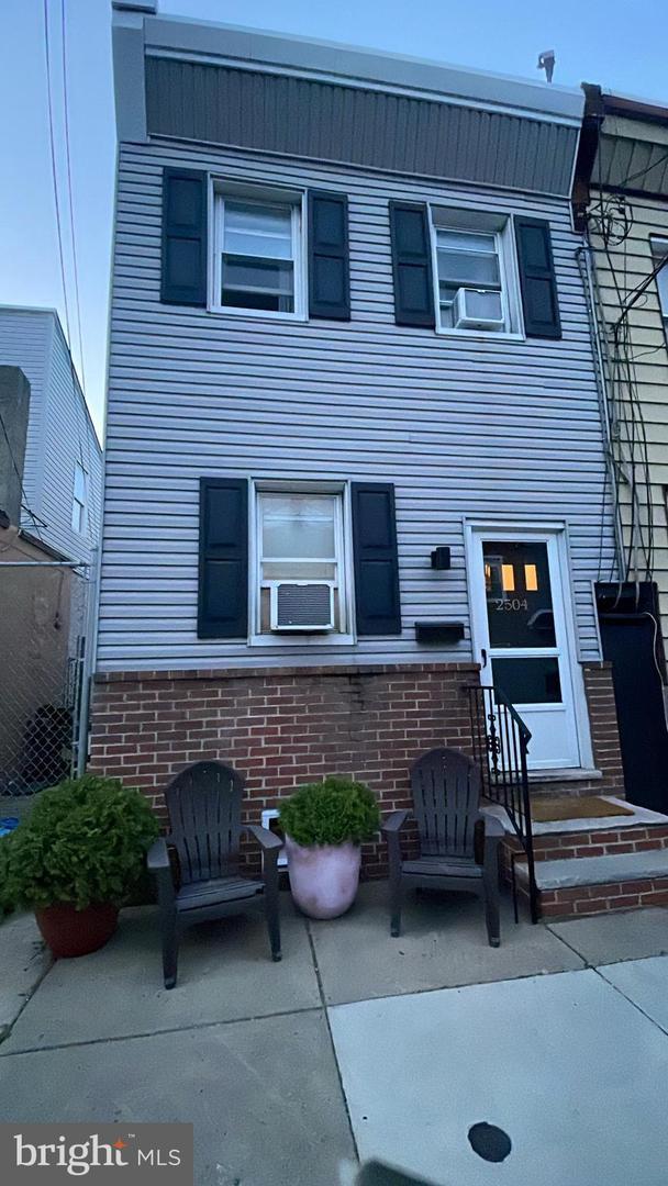 2504 Salmon St - 1